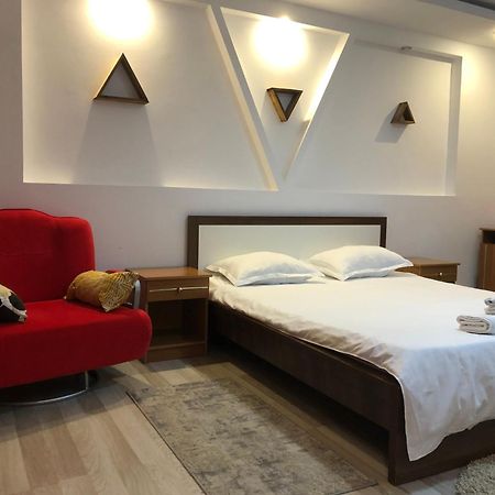Charming And Intimate Getaway In Bucharest - Near Unirii Square Apartman Kültér fotó