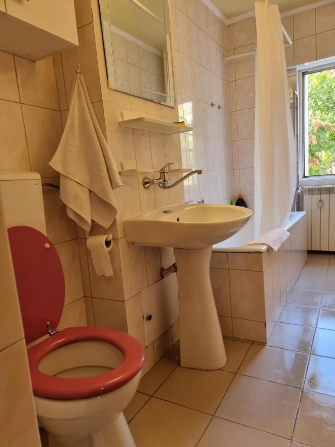 Charming And Intimate Getaway In Bucharest - Near Unirii Square Apartman Kültér fotó